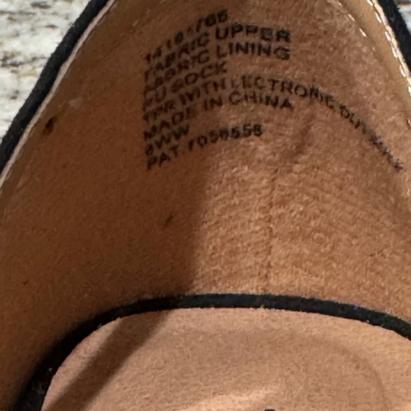 NWT Torrid Black Flats with Pointed Toe Design and Delicate Straps Size 8WW - Picture 5 of 6